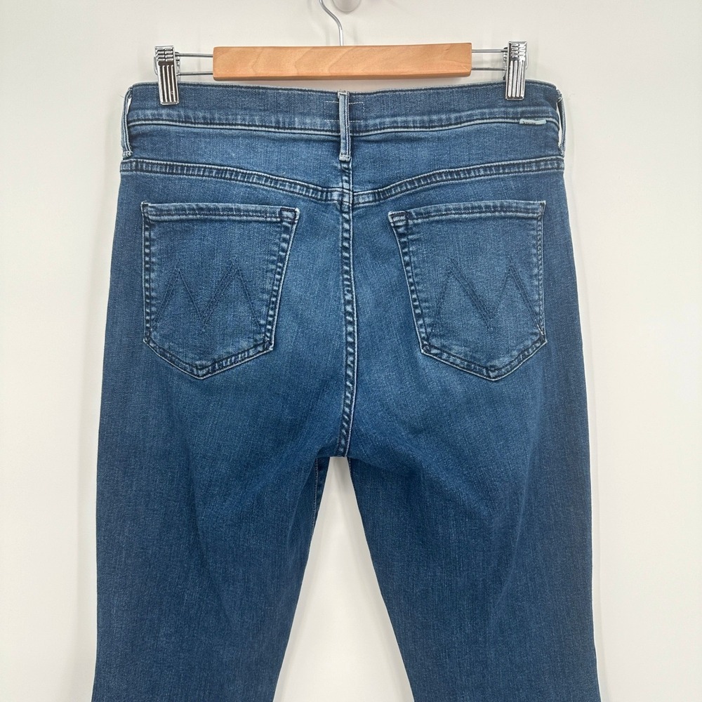 MOTHER The Weekender Fray Jeans Blue Flare Raw Hem Size 31 Going the Extra Mile - Picture 4 of 9